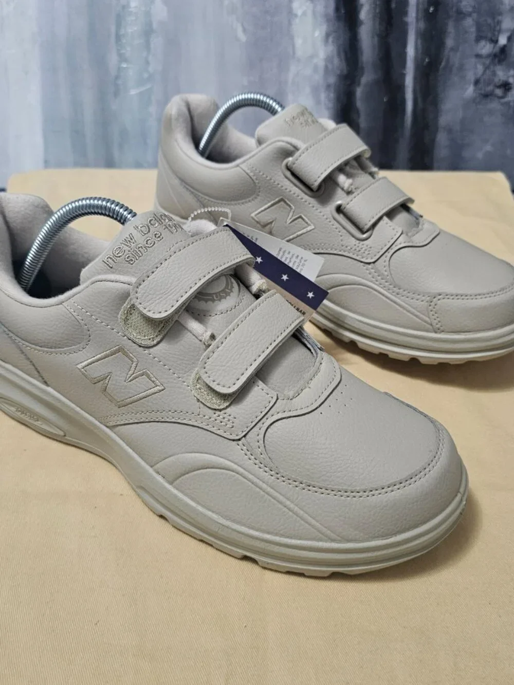 New Balance MW812 Beige Hoop & Loop Leather Walking Dad Shoes Men’s Sz 8 2E NEW